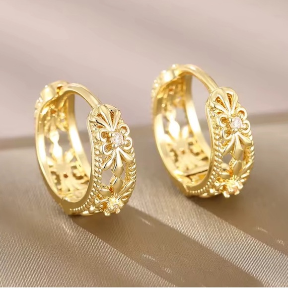 Anthropologie Gold Floral Hoop Earrings - Picture 4 of 5